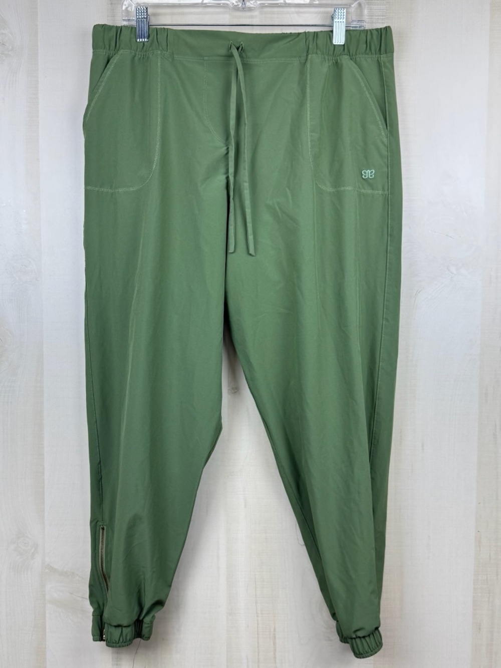 Albion Fit Women’s Jetsetter Jogger Pants Olive Green Ankle Zip Size XL Petite